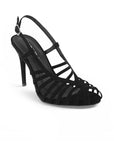 vista diagonal de zapatillas negras de mujer con tiras y tacon delgado