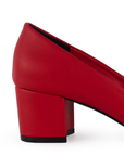 Vista trasera de tacón bajo de 5cm en zapatilla roja para mujer