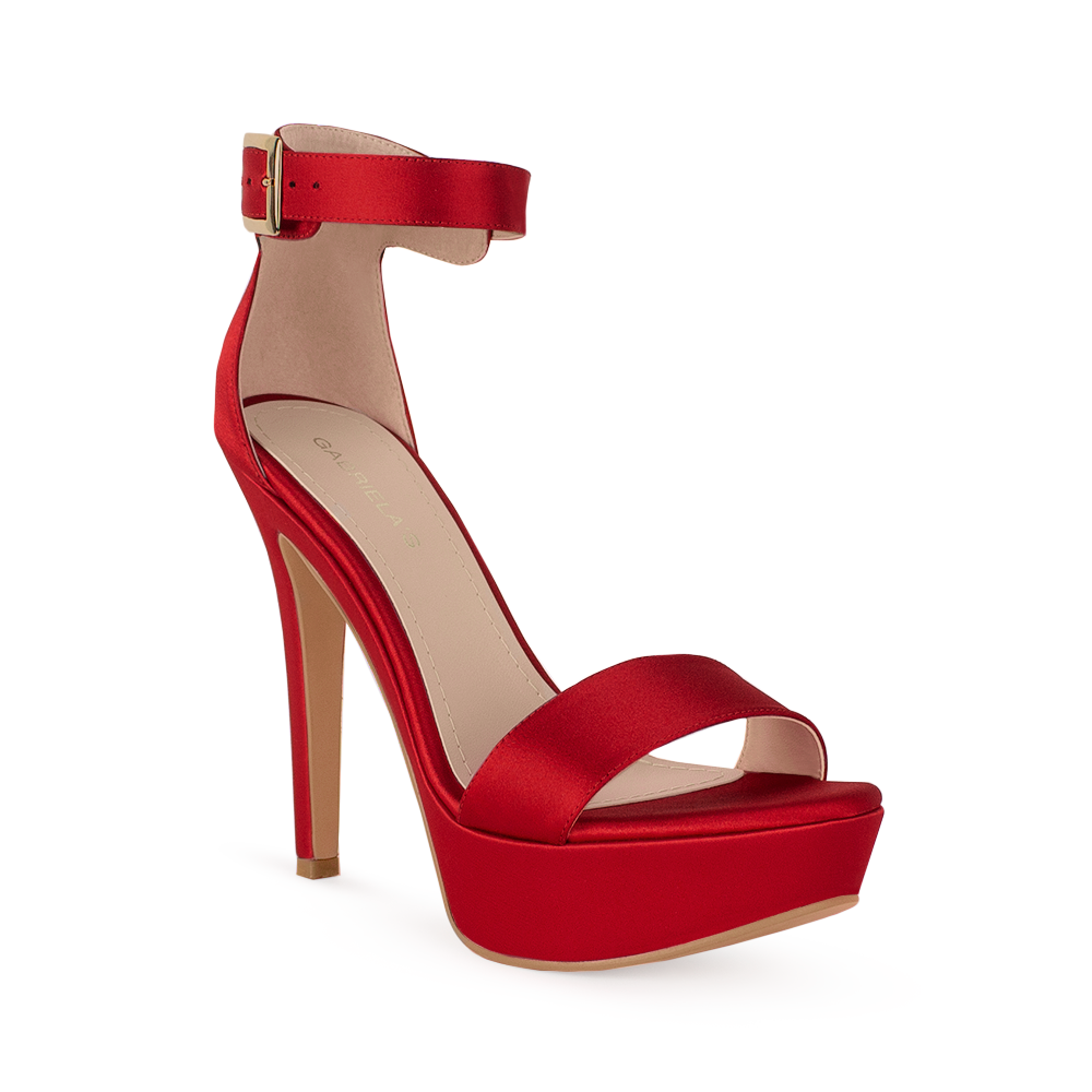Vista diagonal de zapatilla roja con hebilla para mujer 