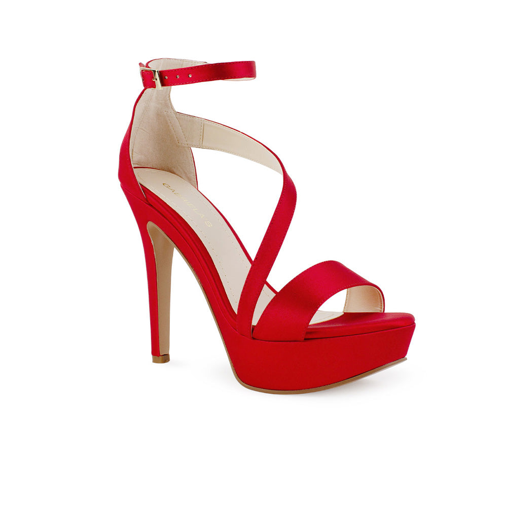 Vista diagonal de zapatilla para mujer color rojo con tira cruzada