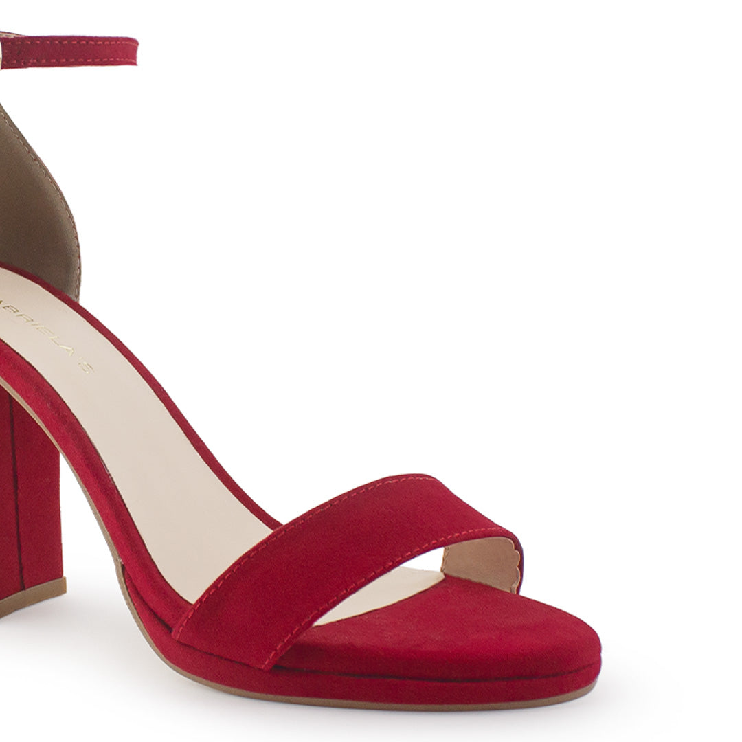 Vista a detalle de zapatilla roja para mujer 