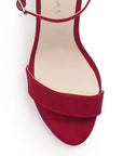 Vista del material durazno de zapatilla roja para mujer
