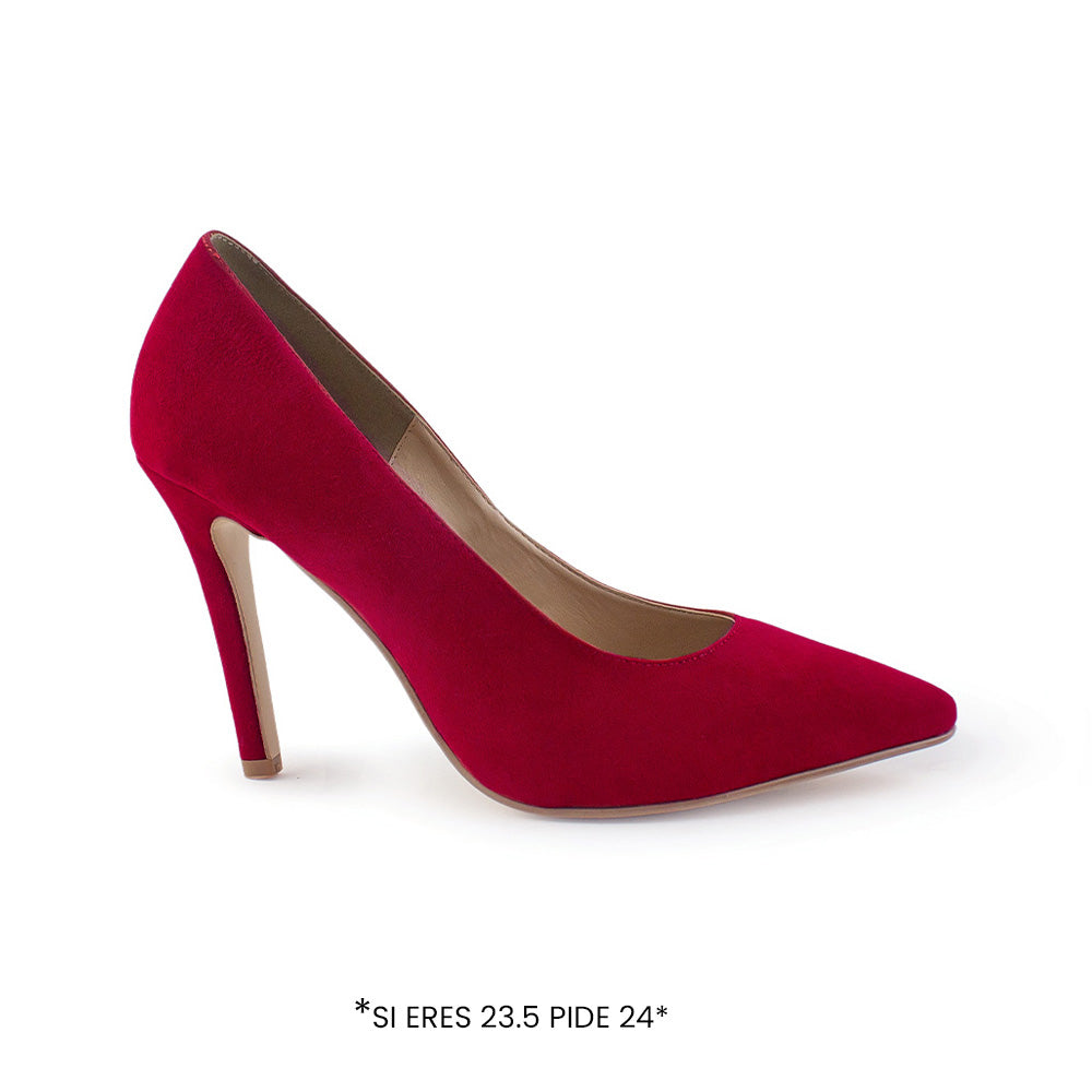 Vista lateral de zapatilla roja para mujer tipo stiletto con tacón delgado