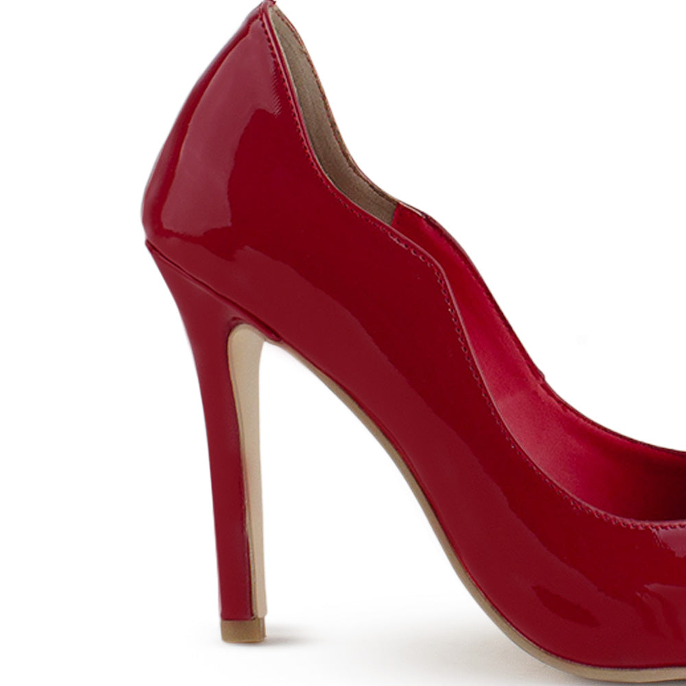 Vista trasera de tacón delgado 10cm en zapatilla puntal tipo stiletto de color rojo
