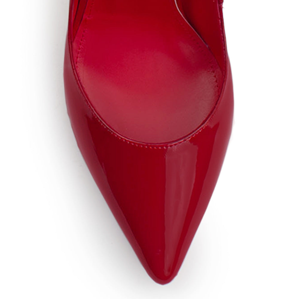 Vista de material charol en zapatilla para mujer con tacón de 10cm en color rojo
