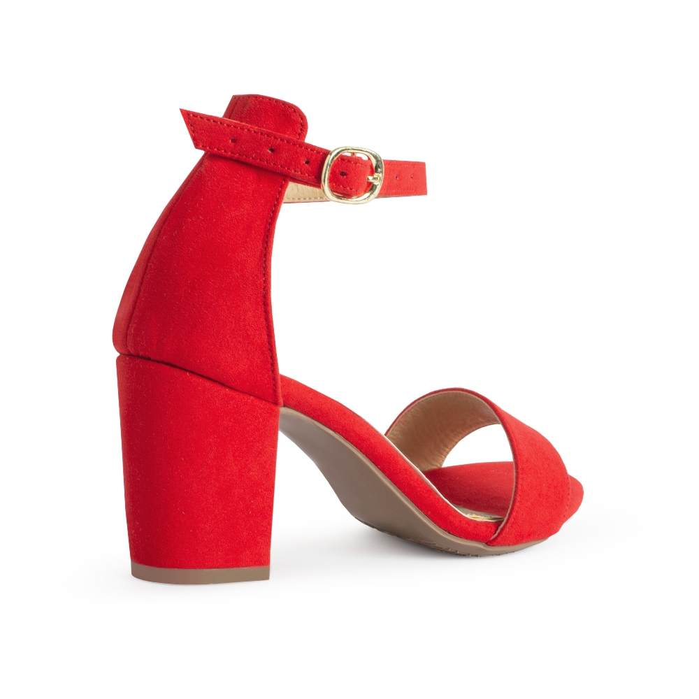 Vista trasera de tacón bajo 7cm en zapatilla roja para mujer con pulsera