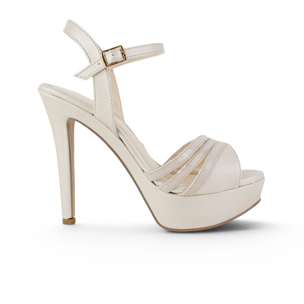 vista lateral de zapatillas beige de mujer con plataforma y tacon 