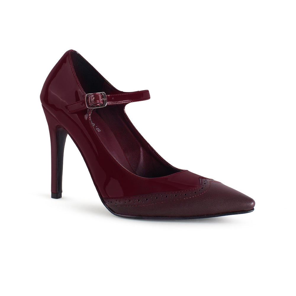 Vista diagonal de zapatilla vino con tacon delagdo de 10cm y pulsera para mujer