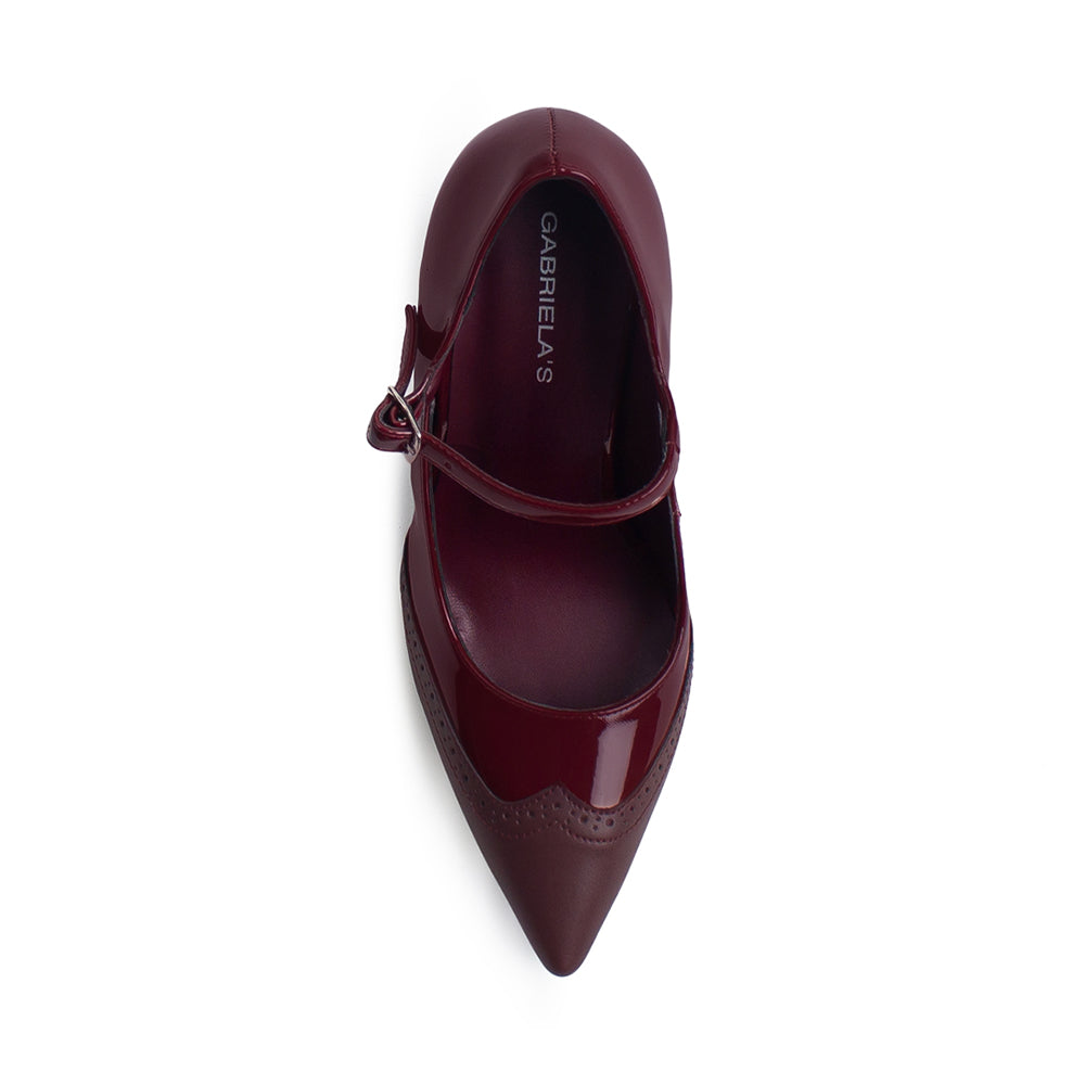 Vista superior de zapatilla para mujer tipo stiletto color vino