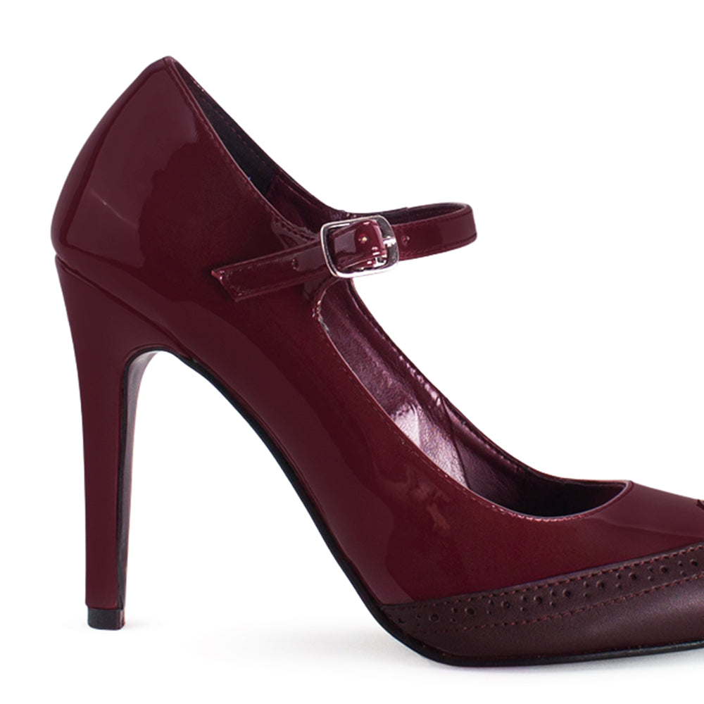 Vista trasera de tacon delgado de 10cm en zapatilla para mujer vino