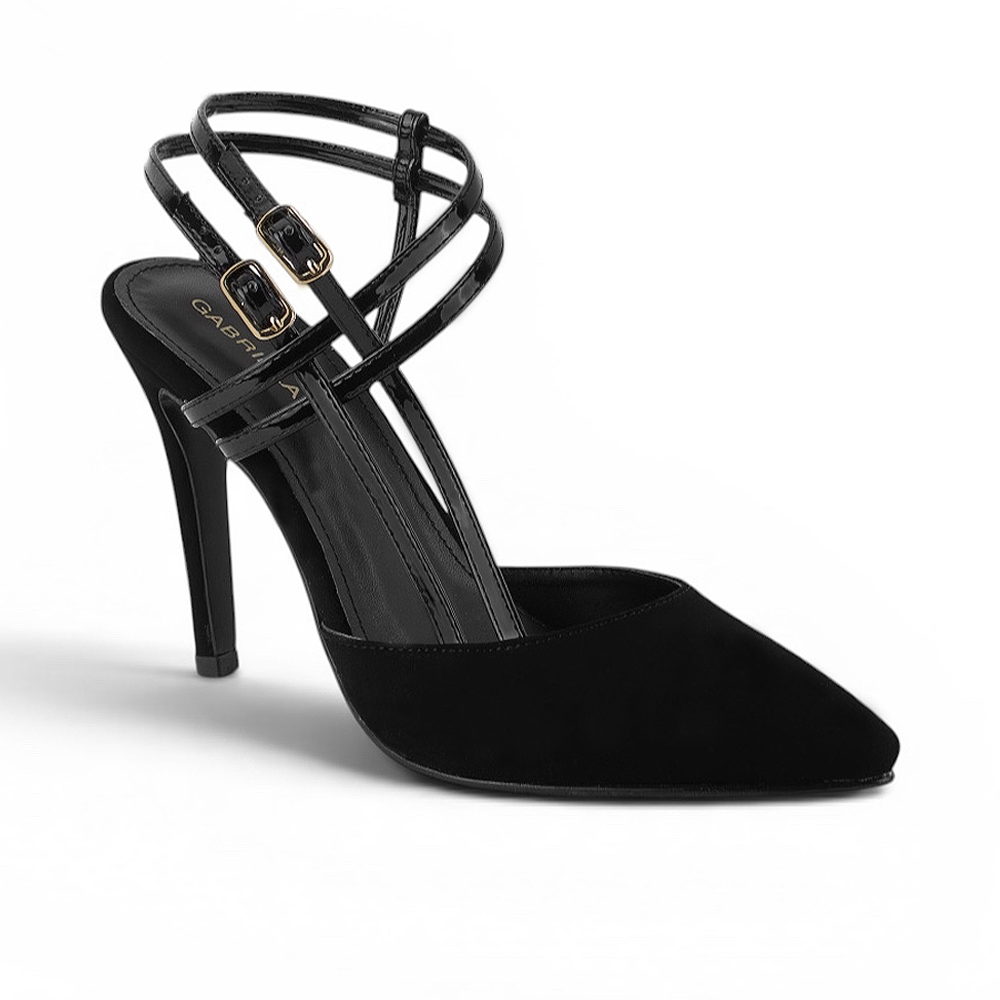 Vista diagonal de zapatilla negra con doble pulsera para mujer de tacón medio  