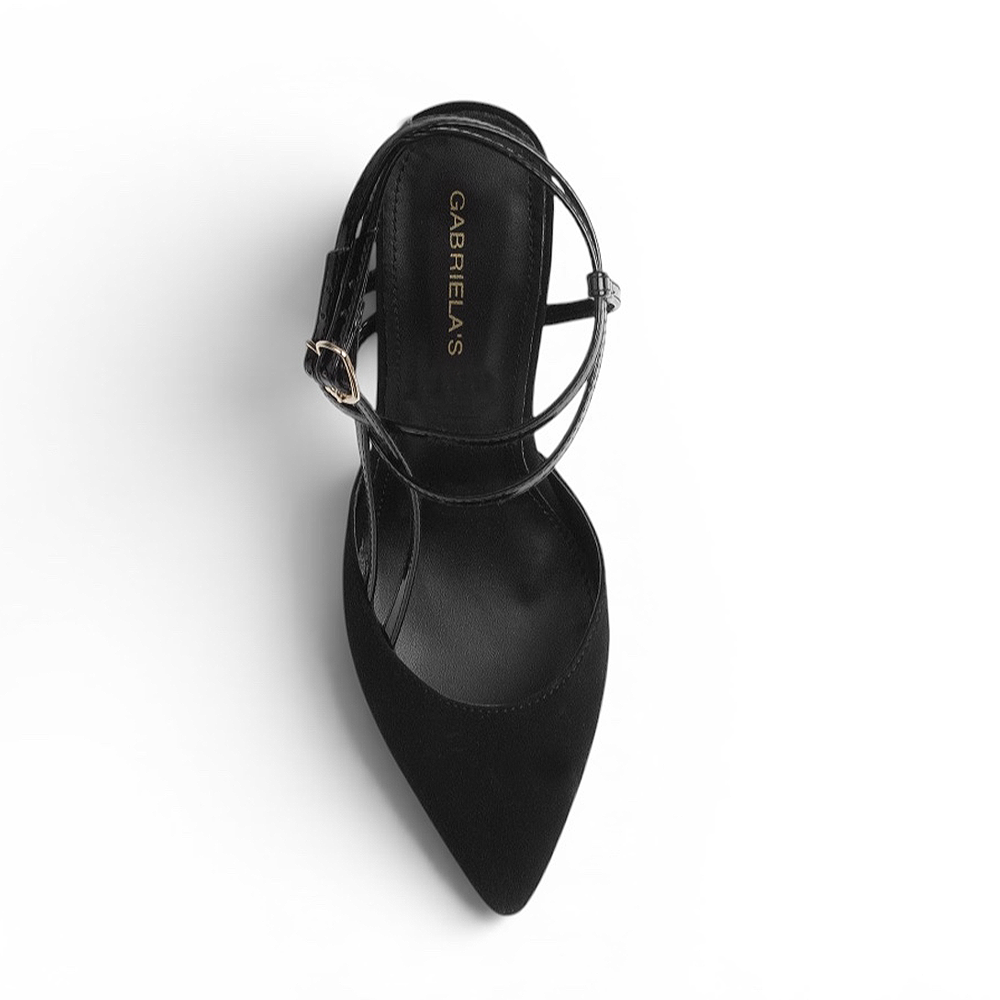 vista superior de zapatilla negra para  mujer 