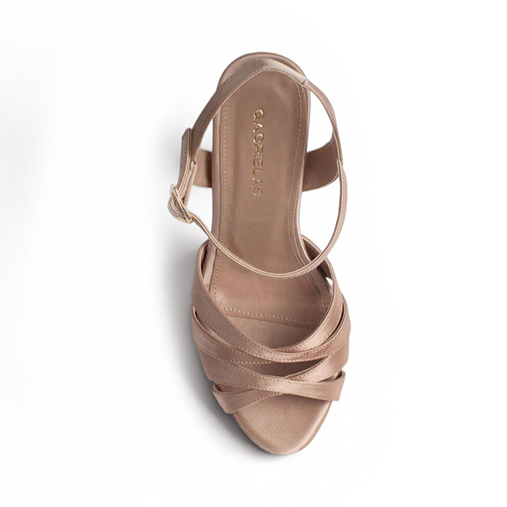 Vista superior de zapatilla maquillaje con pulsera para mujer