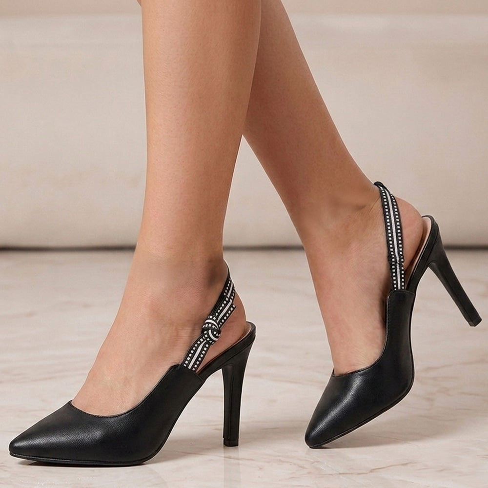 Zapatilla color negro destalonada para mujer