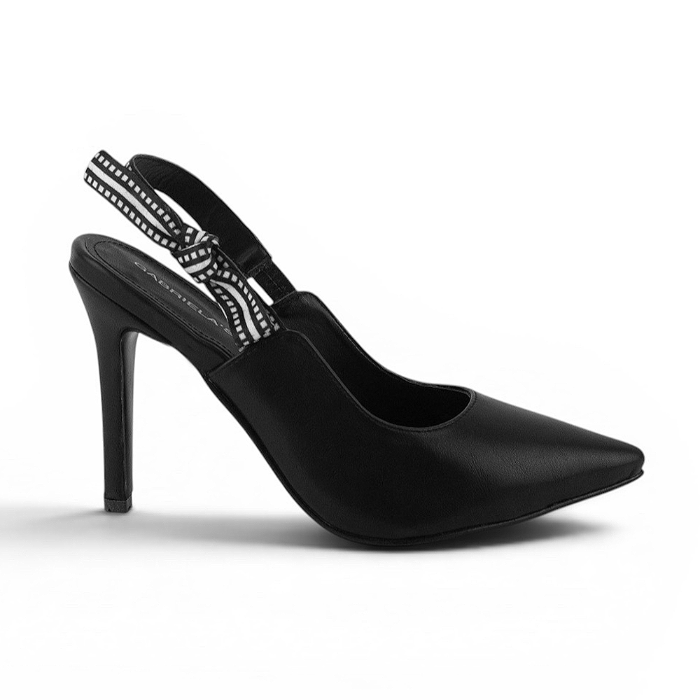 Vista lateral de zapatilla destalonada color negro para mujer  