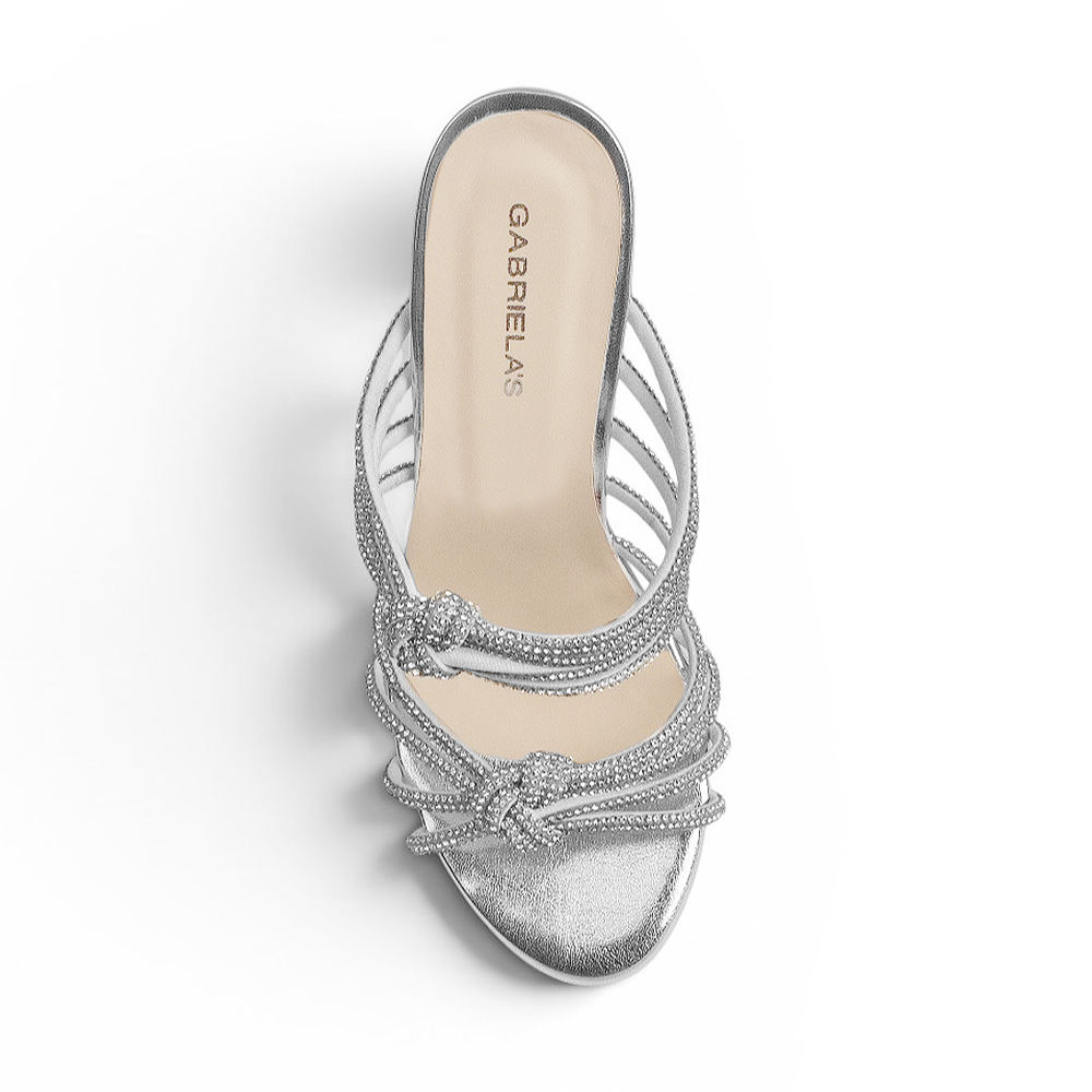 Vista superior de zapatilla plata destalonada con tacon para mujer 