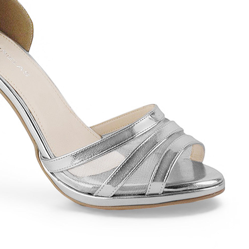 Detalle de material fresco en zapatilla pata y tacon medio para mujer 