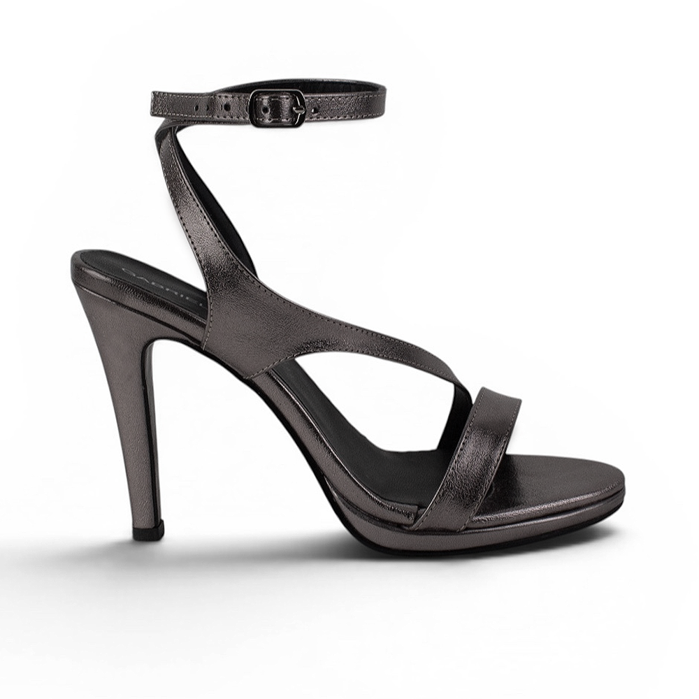 Vista lateral de zapatilla gris para mujer con pulsera de tacon alto