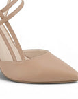 detalle de material nairobi charol de zapatilla maquillaje para mujer 