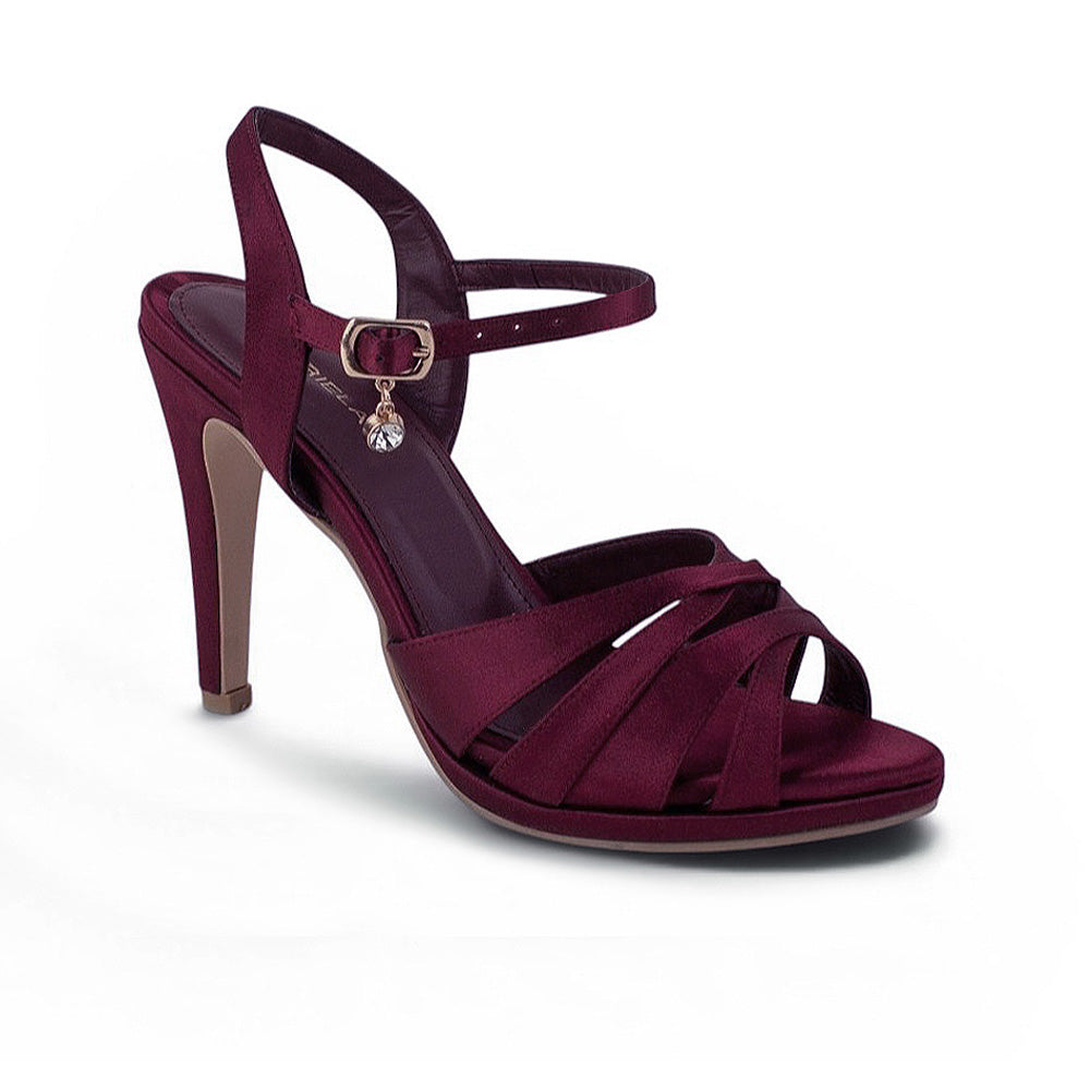 Vista diagonal de zapatilla vino para mujer con tiras cruzadas y tacón 