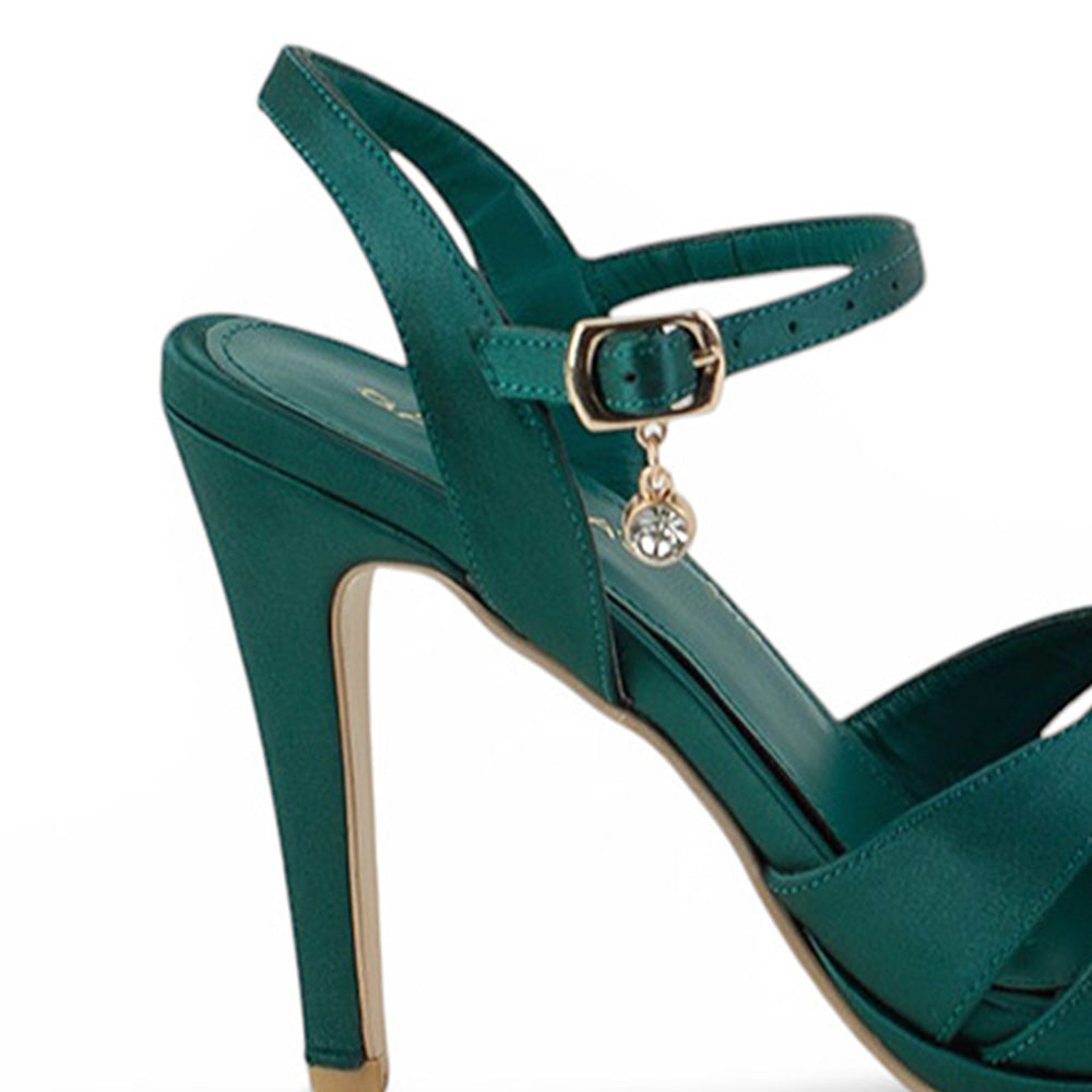 Vista trasera de zapatilla verde para mujer con tacon medio y tiras