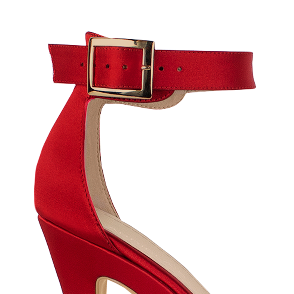 Vista de hebilla cuadrada de zapatilla para mujer color rojo